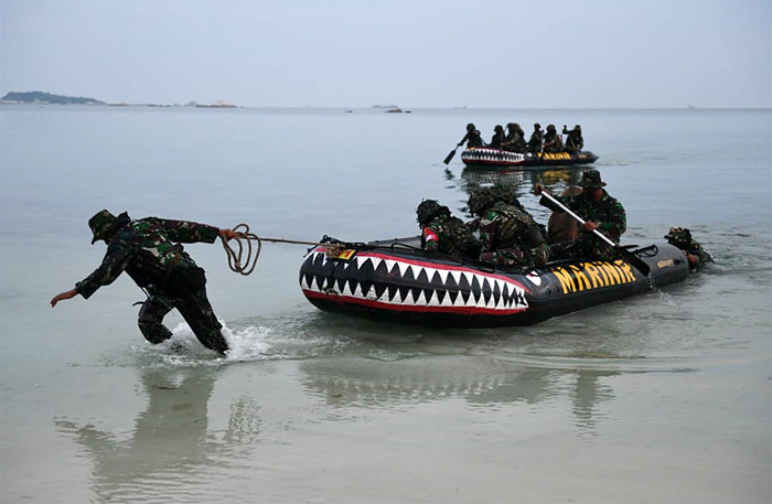 Prajurit Korps Marinir TNI AL berhasil menghancurkan instalasi radar musuh yang berada di Pantai Tanjung Kelayang Bangka Belitung.