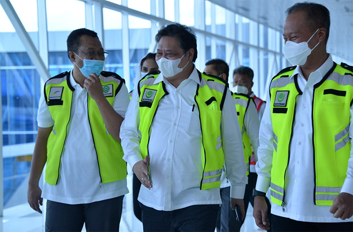 Menko Bidang Perekonomian Airlangga Hartarto meninjau kesiapan sarana dan prasarana di Mandalika International Street Circuit di NTB, Kamis (14/10/2021).