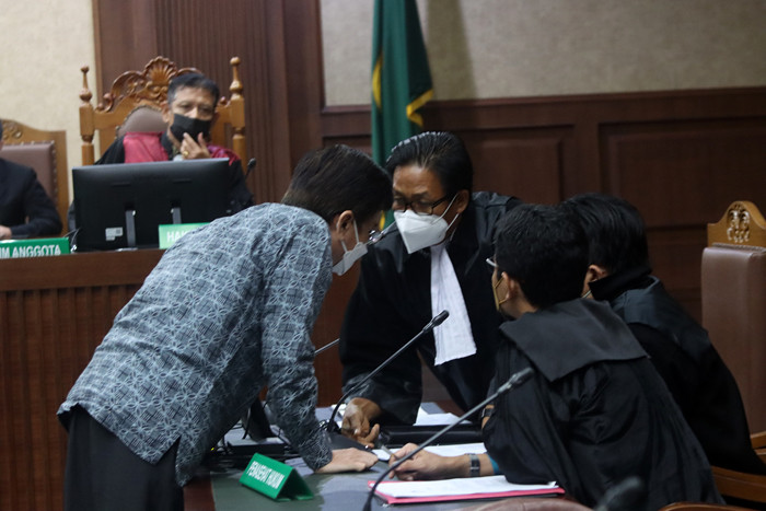 Terdakwa Mantan Direktur Utama Perumda Pembangunan Sarana Jaya, Yoory Corneles Pinontoan menjalani sidang perdana di Pengadilan Tipikor, Kamis (14/10/2021).