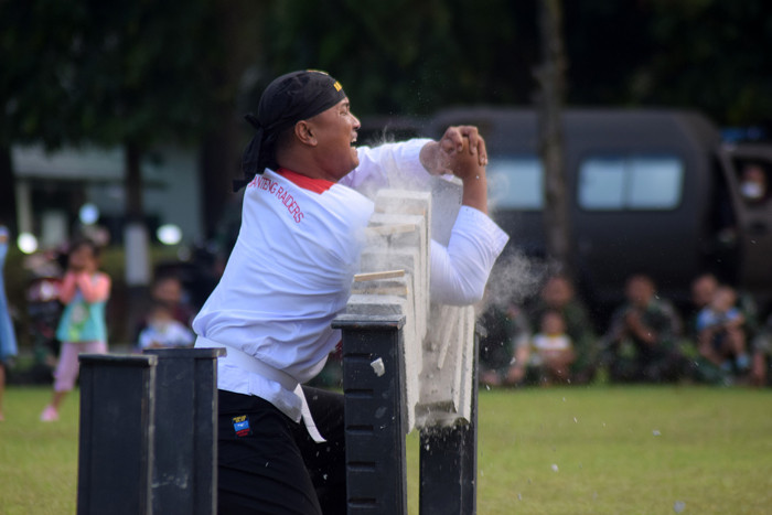 Kegiatan perkenalan beragam atraksi kesenian di Lapangan Mako Yonif Raider 400/BR, Srondol, Semarang, Jawa Tengah, Rabu (13/10/2021).