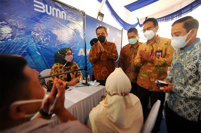 Kegiatan akad kredit massal di Pasuruan, Jawa Timur, Jumat (15/10/2021).