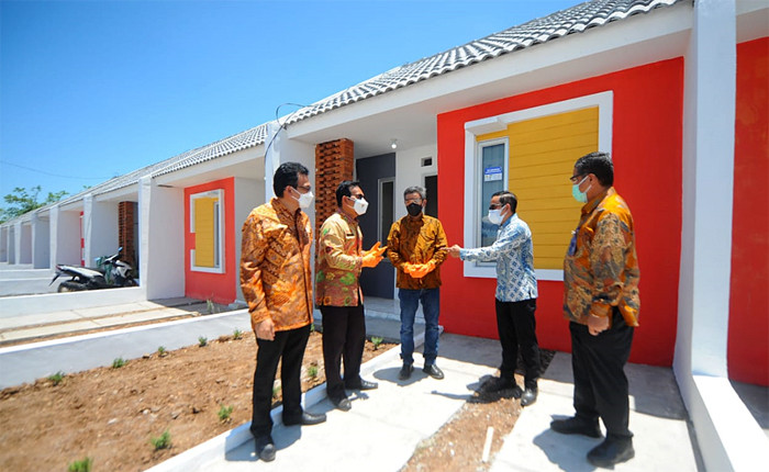 Kegiatan akad kredit massal di Pasuruan, Jawa Timur, Jumat (15/10/2021).