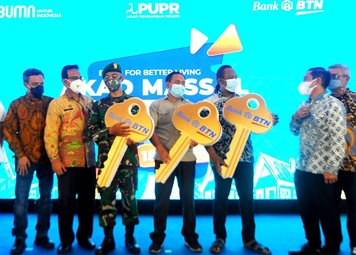 Kegiatan akad kredit massal di Pasuruan, Jawa Timur, Jumat (15/10/2021).