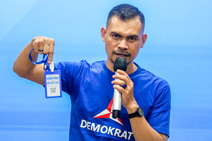 Partai Demokrat mengelar jumpa pers kronologis pemberian uang sebesar Rp25 juta dan satu buah handphone saat KLB di Deli Serdang di Jakarta, Senin (18/10/2021).