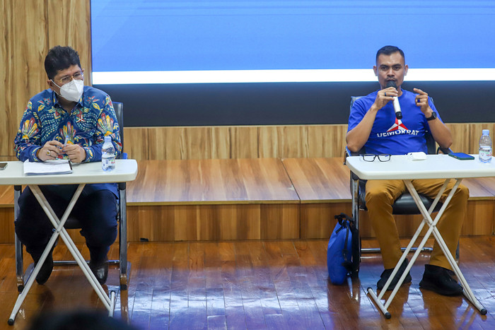 Partai Demokrat mengelar jumpa pers kronologis pemberian uang sebesar Rp25 juta dan satu buah handphone saat KLB di Deli Serdang di Jakarta, Senin (18/10/2021).