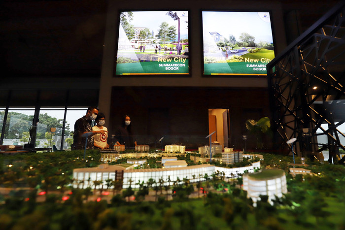 Pembangunan perumahan di kawasan Summarecon Bogor, Jawa Barar, Senin, (18/10/2021).