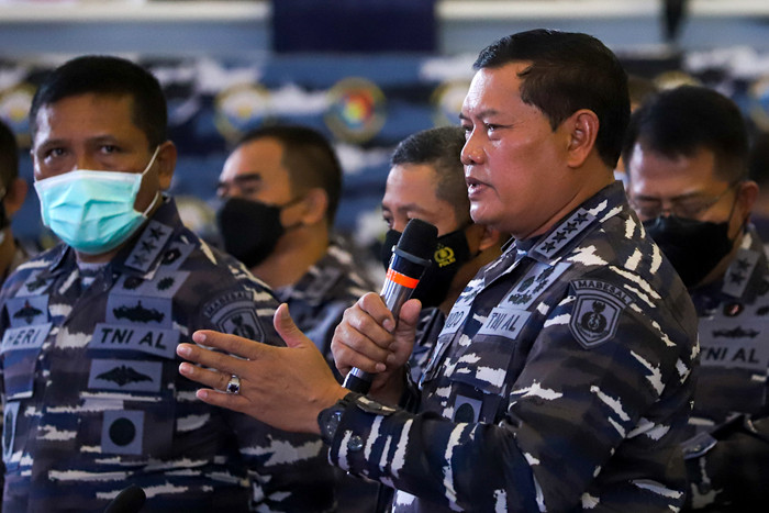 Kepala Staf Angkatan Laut Laksamana TNI Yudo Margono menyampaikan arahan saat Tactical Floor Game (TFG) di Mako Koarmada I, Jakarta, Selasa (19/10/2021).