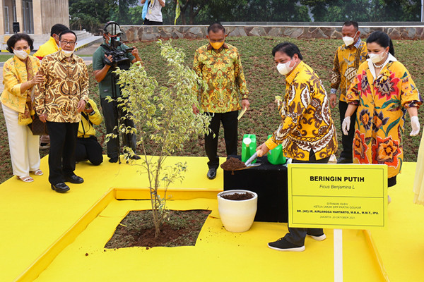 Tasyakuran HUT Ke-57 Partai Golkar di Kantor DPP Partai Golkar, Jakarta, Rabu (20/10/2021).