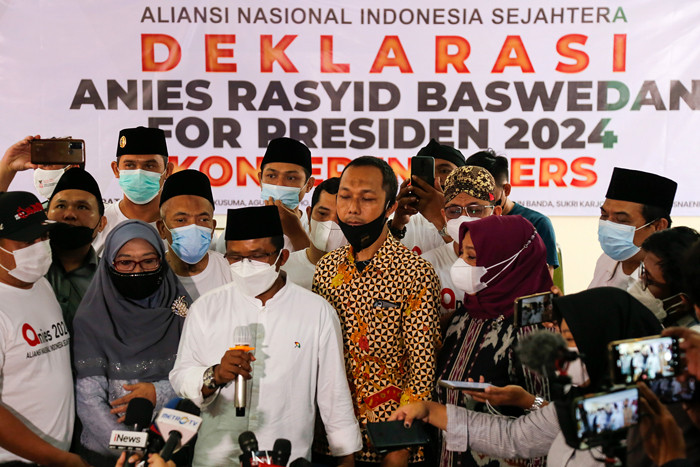 Relawan yang mengatasnamakan ANIES saat deklarasi Anies Baswedan for Presiden 2024 di Gedung Joeang 45, Menteng, Jakarta Pusat, Rabu (20/10/2021).