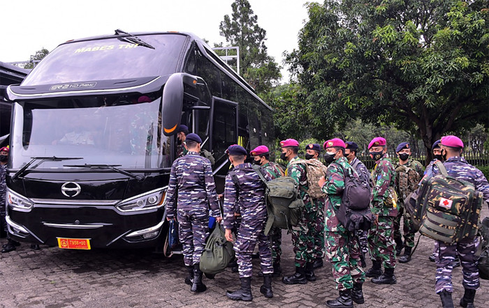 Panglima TNI Marsekal TNI Hadi Tjahjanto kembali mengerahkan 200 Tenaga Kesehatan (Nakes) Vaksinator ke wilayah Aglomerasi Kabupaten Bogor.