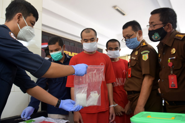 Gelar barang bukti narkotika jenis sabu sebelum dimusnahkan di Kantor Ditresnarkoba Jateng, Semarang, Jawa Tengah, Kamis (21/10/2021).