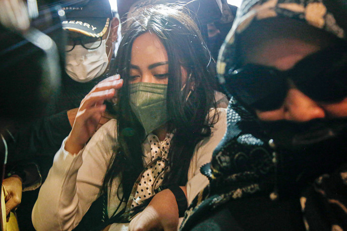 Selebgram Rachel Vennya saat tiba untuk menjalani pemeriksaan di Dirkrimum Polda Metro Jaya, Jakarta Selatan, Kamis (21/10/2021).