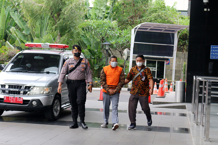 Tersangka Adimulia Agrolestari Sudarso tiba di Gedung KPK, Jakarta, Jumat (22/10/2021).