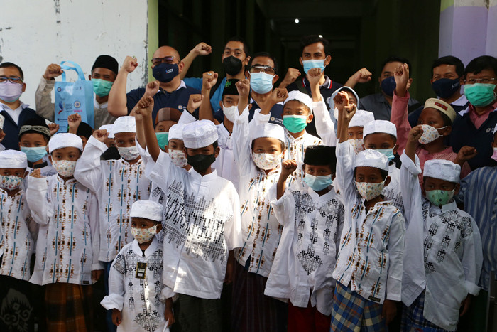 Khitanan Massal yang digelar BKRSFK bersama Puspas Unair, di Yayasan SDI Himmatun Ayat, Tegalsari, Surabaya, Minggu (24/10/2021).