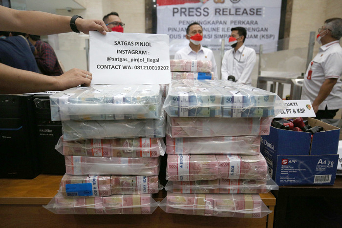 Rilis kasus pinjaman online ilegal di Bareskrim Mabes Polri, Jakarta, Senin (25/10/2021).