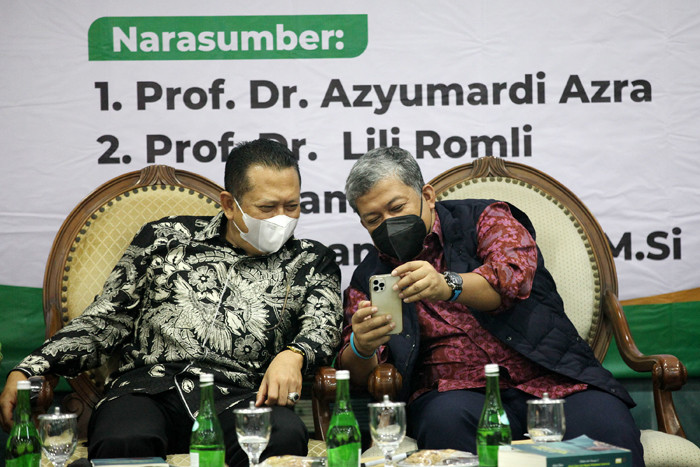 Bedah buku dengan judul Catatan dari Senayan 2: Relasi Islam dan Negara, Perjalanan Indonesia karya Arsul Sani.