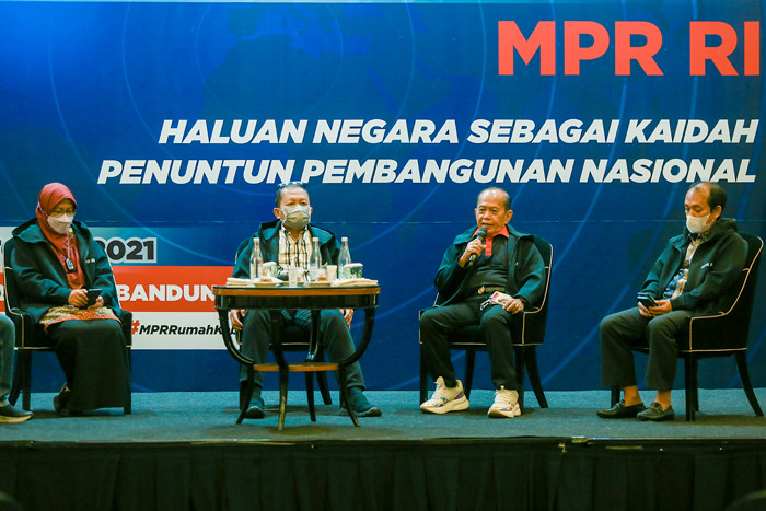 Diskusi bertemakan Haluan Negara sebagai kaidah penuntun pembangunan nasional di Bandung, Jawa Barat, Sabtu (23/10/2021).