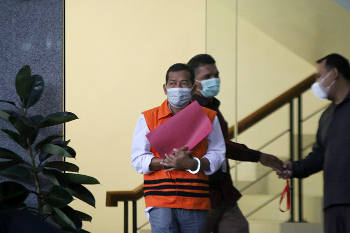 Tersangka General Manager PT AA, Adimulia Agrolestari Sudarso usai jalani pemeriksaan lanjutan di Gedung KPK, Jakarta, Selasa (26/10/2021).