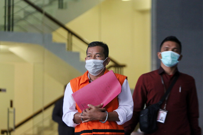 Tersangka General Manager PT AA, Adimulia Agrolestari Sudarso usai jalani pemeriksaan lanjutan di Gedung KPK, Jakarta, Selasa (26/10/2021).