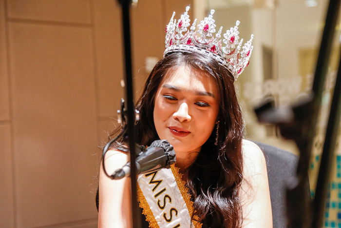 Miss Indonesia 2020 Pricilia Carla Yules saat sesi pemotretan di Studio 7 iNews Tower, MNC Center, Kebon Sirih Jakarta Pusat, Selasa (26/10/2021).