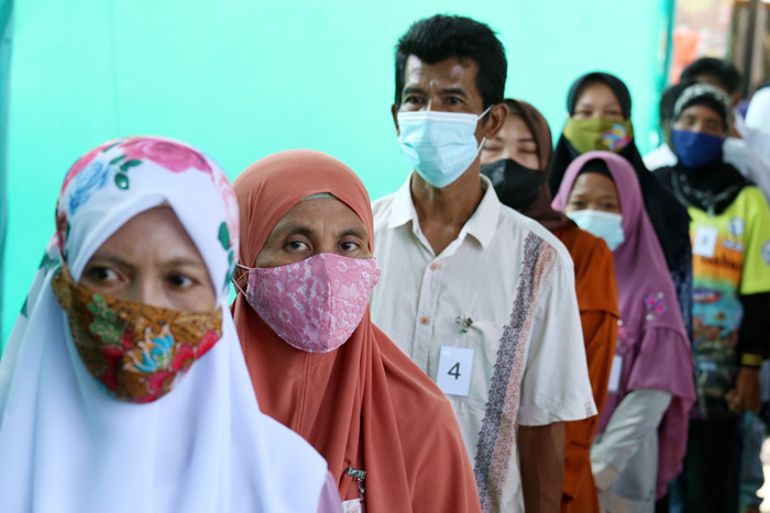 Launching perlindungan program BPJS Ketenagakerjaan bagi nelayan kecil, guru mengaji dan ketua RT/RW di Probolinggo, Jawa Timur Jumat (28/10/2021).