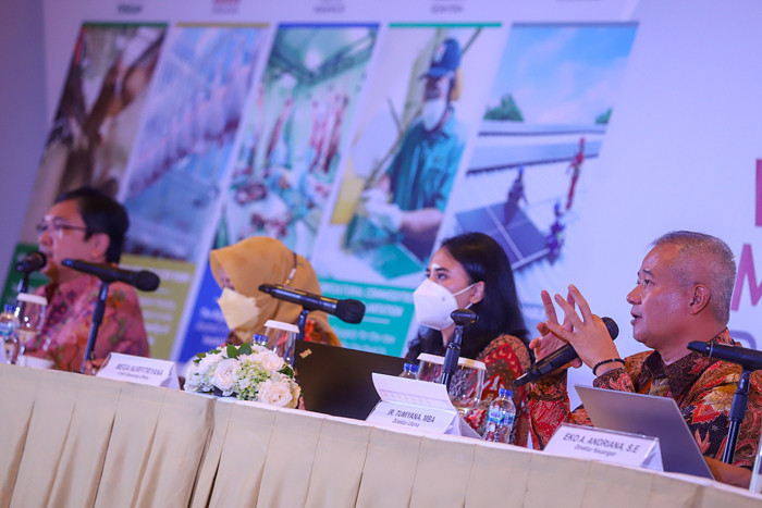 Penawaran umum perdana (initial public offering/IPO) dengan melepas sebanyak-banyaknya 25 persen saham di Jakarta, Kamis (28/10/2021).
