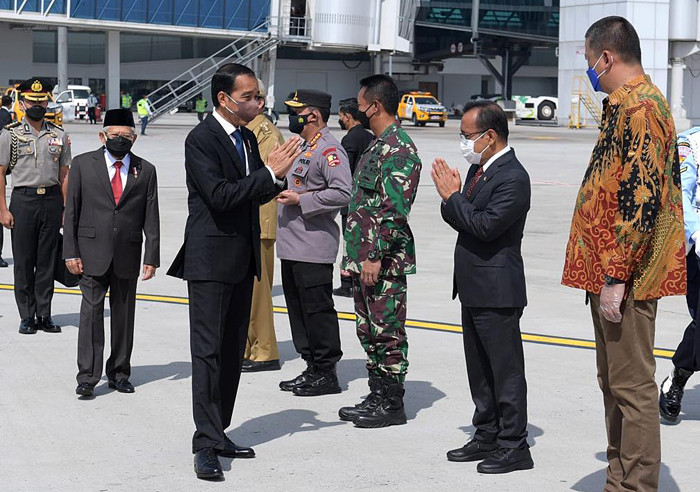 Presiden Joko Widodo saat menggunakan pesawat Garuda Indonesia untuk melakukan sejumlah rangkaian kunjungan luar negeri perdananya di masa pandemi.