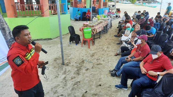 Yayasan Hadji Kalla dan Kalla Lines menggelar kegiatan Corporate Social Responsibility (CSR) di Pulau Lae-Lae, Makassar, Sabtu (30/10/2021).