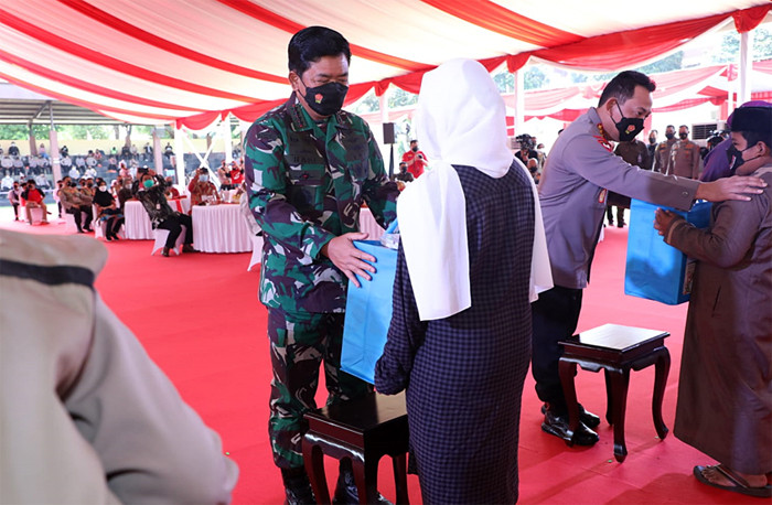 Panglima TNI Marsekal TNI Hadi Tjahjanto menghadiri acara Dukungan Psikososial Bagi Anak-Anak Terdampak Covid-19 di Jakarta Selatan, Selasa (2/11/2021).