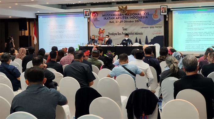 SIG berfokus pada pengembangan solusi bahan bangunan melalui produk semen, solusi beton, mortar, maupun produk-produk turunan lainnya.