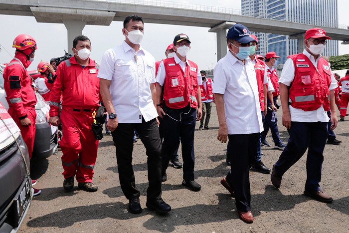 Ketua Umum PMI Jusuf Kalla saat memimpin apel kesiapsiagaan PMI menghadapi dampak bencana La Nina di Jakarta, Kamis (4/11/2021).