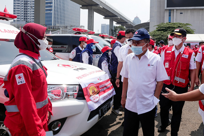 Ketua Umum PMI Jusuf Kalla saat memimpin apel kesiapsiagaan PMI menghadapi dampak bencana La Nina di Jakarta, Kamis (4/11/2021).