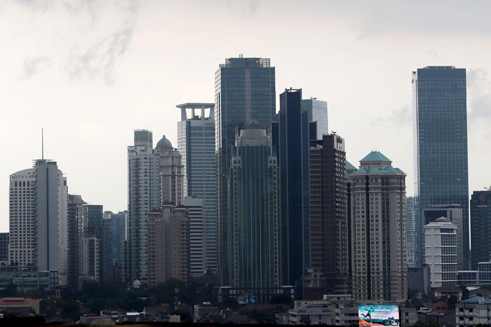 Foto pemandangan gedung bertingkat di Jakarta, Jumat (5/11/2021).