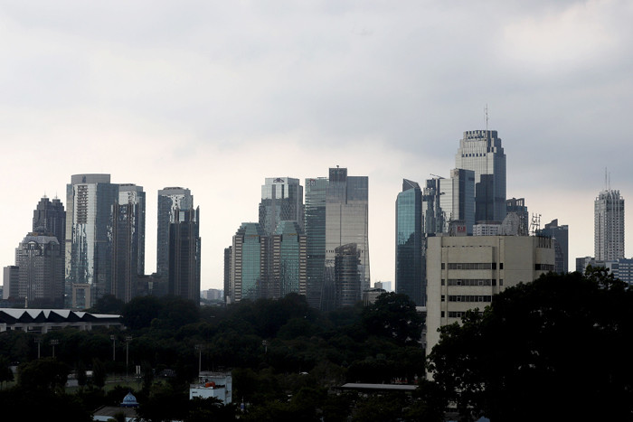 Foto pemandangan gedung bertingkat di Jakarta, Jumat (5/11/2021).