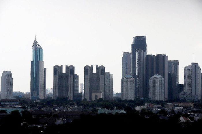 Foto pemandangan gedung bertingkat di Jakarta, Jumat (5/11/2021).