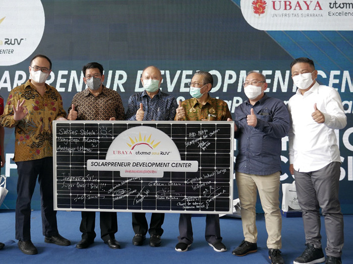 Solarpreneur Development Center mengajak anak-anak muda untuk berkontribusi dalam menciptakan energi hijau yang ramah lingkungan.