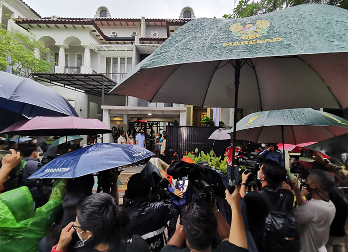 Ketua Komisi I DPR Meutya Hafid bersama sejumlah anggota Komisi I mengunjungi rumah calon panglima TNI Jenderal TNI Andika Perkasa di Jakarta Selatan.