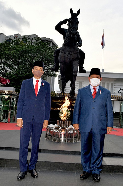 Presiden Joko Widodo meresmikan Tugu Api Semangat Indonesia Merdeka Tidak Pernah Padam di Lapangan Bela Negara, Kementerian Pertahanan.