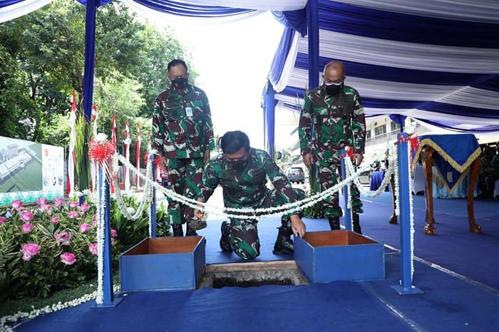 Panglima TNI Marsekal TNI Hadi Tjahjanto meletakan Batu Pertama dan Penandatanganan Prasasti Pembangunan RSAU Prof. DR. Abdulrachman Saleh.