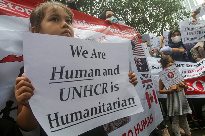 Puluhan pencari suaka asal Afghanistan kembali menggelar aksi unjuk rasa di luar Kantor United Nations High Commissioner for Refugees (UNHCR).