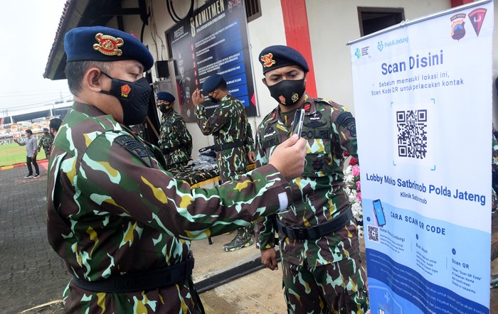 Satuan Brigade Mobil (Brimob) Polda Jateng memperingati HUT ke-76 Brimob 2021 di Mako Brimobda Jateng Srondol, Semarang, Jawa Tengah, Minggu (14/11/2021).