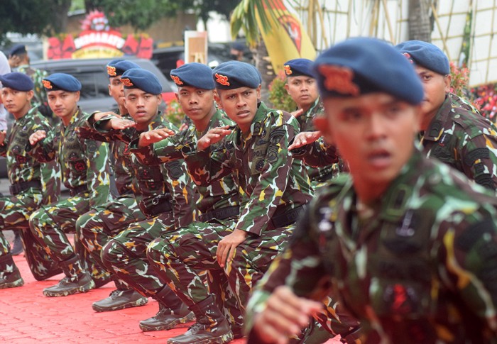 Satuan Brigade Mobil (Brimob) Polda Jateng memperingati HUT ke-76 Brimob 2021 di Mako Brimobda Jateng Srondol, Semarang, Jawa Tengah, Minggu (14/11/2021).