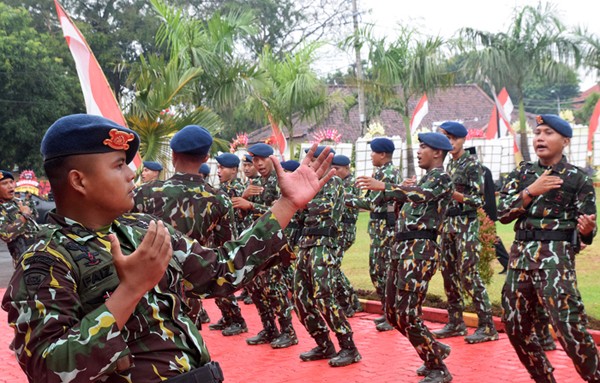 Satuan Brigade Mobil (Brimob) Polda Jateng memperingati HUT ke-76 Brimob 2021 di Mako Brimobda Jateng Srondol, Semarang, Jawa Tengah, Minggu (14/11/2021).