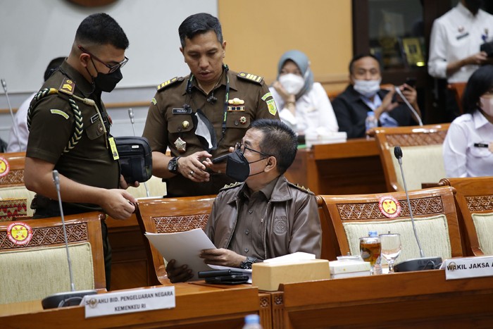 Rapat kerja dengan Komisi III DPR RI di Kompleks Parlemen, Senayan, Jakarta, Senin (15/11/2021).