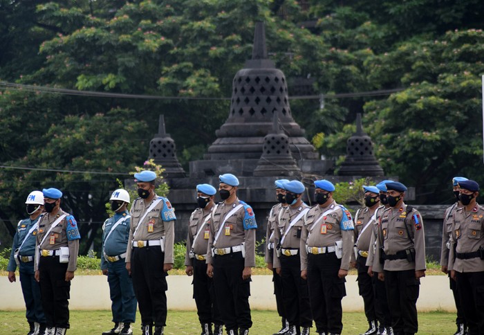 Wakapolda Jateng, Brigjen Pol Abiyoso Seno Aji melakukan inspeksi usai menggelar apel gelar pasukan Operasi Zebra Candi 2021 di Mapolda Jateng.