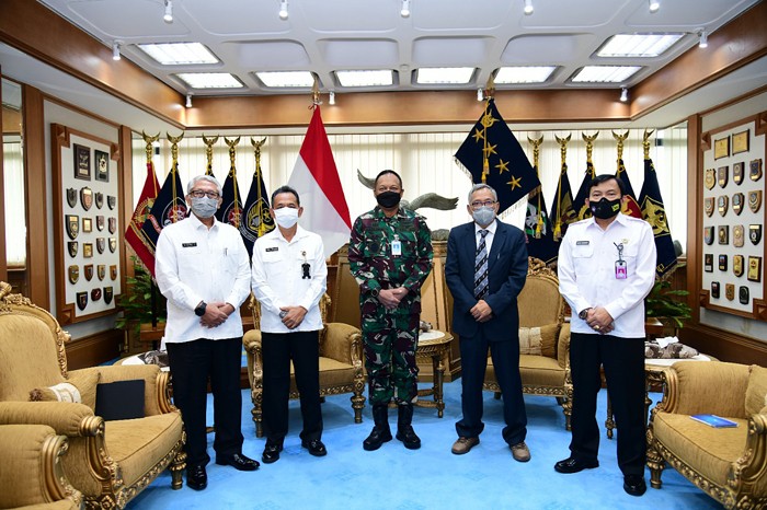 Kepala Staf Angkatan Udara Marsekal TNI Fadjar Prasetyo menerima kunjungan Ketua Air Power Center Indonesia, Marsda TNI (Purn) D Koesnadi Kardi.