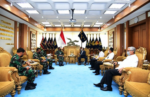 Kepala Staf Angkatan Udara Marsekal TNI Fadjar Prasetyo menerima kunjungan Ketua Air Power Center Indonesia, Marsda TNI (Purn) D Koesnadi Kardi.