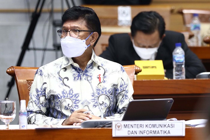 Menteri Komunikasi dan Informatika Johnny G Plate mengikuti rapat dengar pendapat dengan Komisi I DPR.