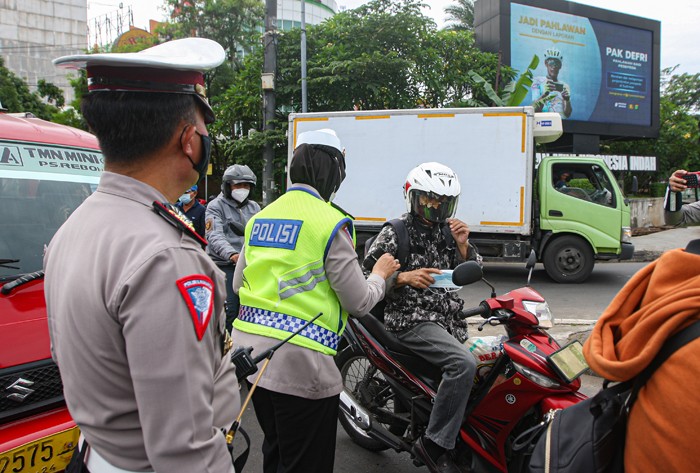 Selain sosialisasi mengenai operasi zebra, aparat polisi juga terus mengingatkan untuk semua masyarakat agar tetap mematuhi protokol kesehatan.