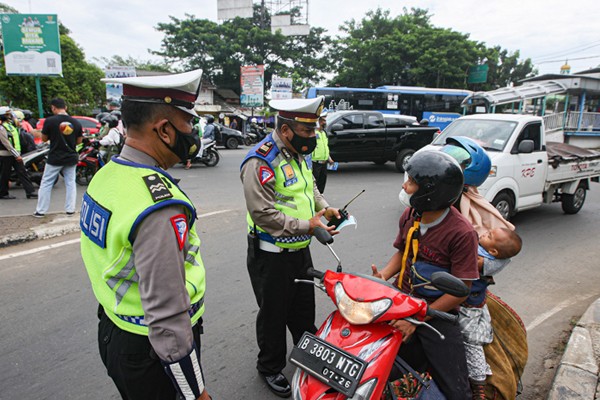 Selain sosialisasi mengenai operasi zebra, aparat polisi juga terus mengingatkan untuk semua masyarakat agar tetap mematuhi protokol kesehatan.